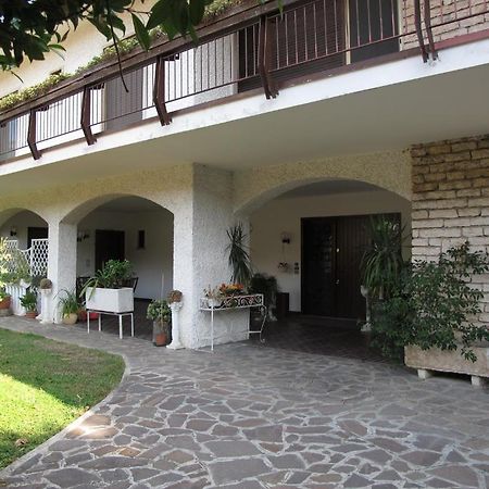 B&B Villa Filotea & Apartment Дезенцано-дель-Гарда Экстерьер фото