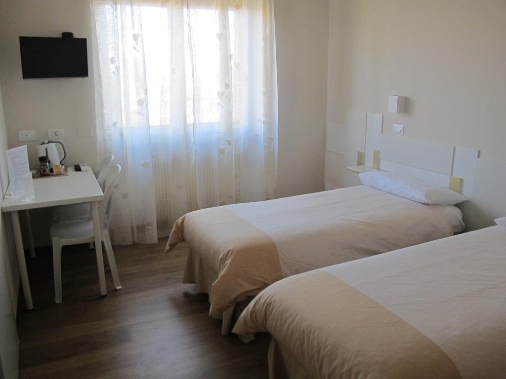 B&B Villa Filotea & Apartment Дезенцано-дель-Гарда Номер фото
