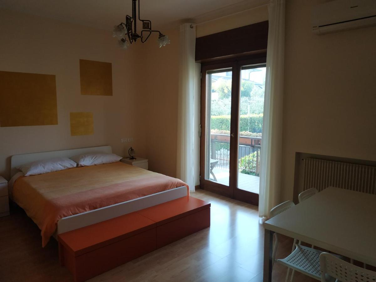 B&B Villa Filotea & Apartment Дезенцано-дель-Гарда Экстерьер фото