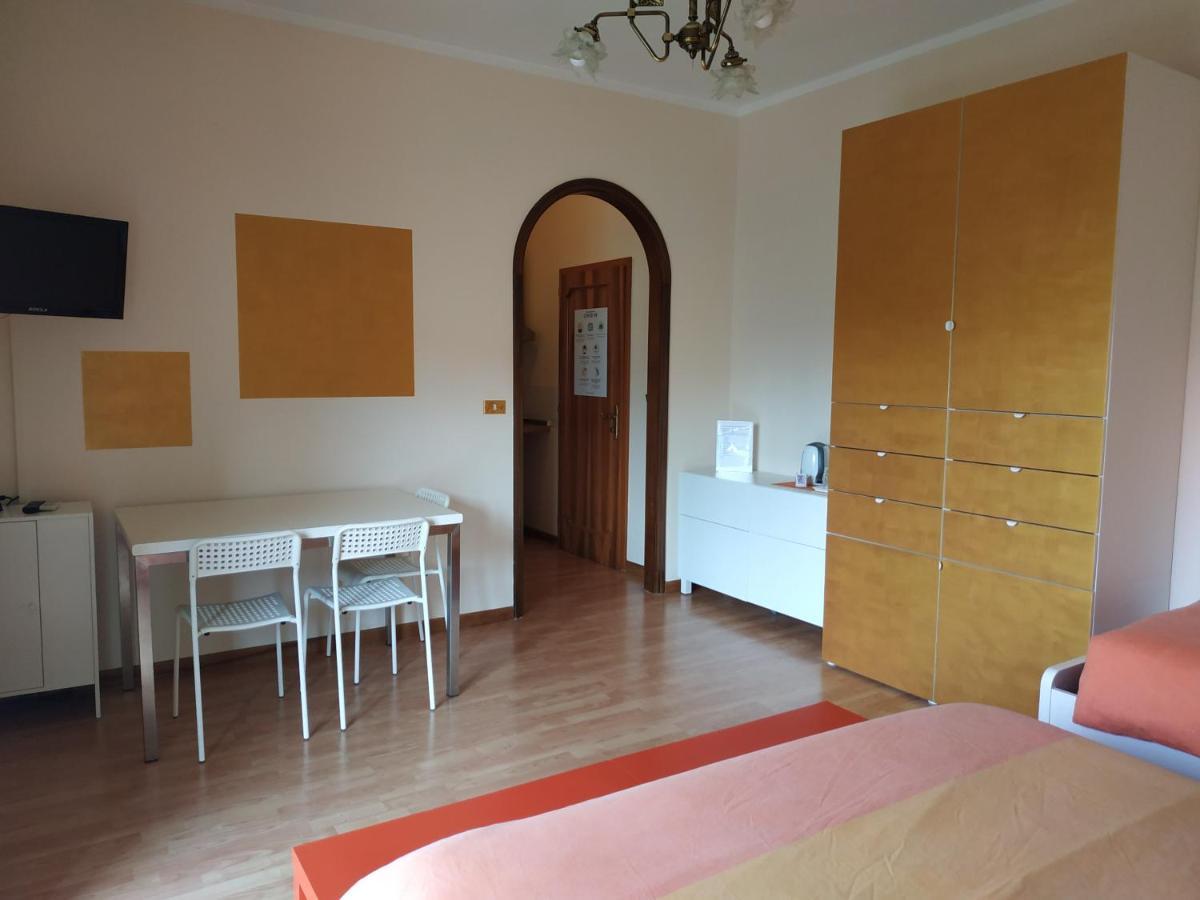 B&B Villa Filotea & Apartment Дезенцано-дель-Гарда Экстерьер фото