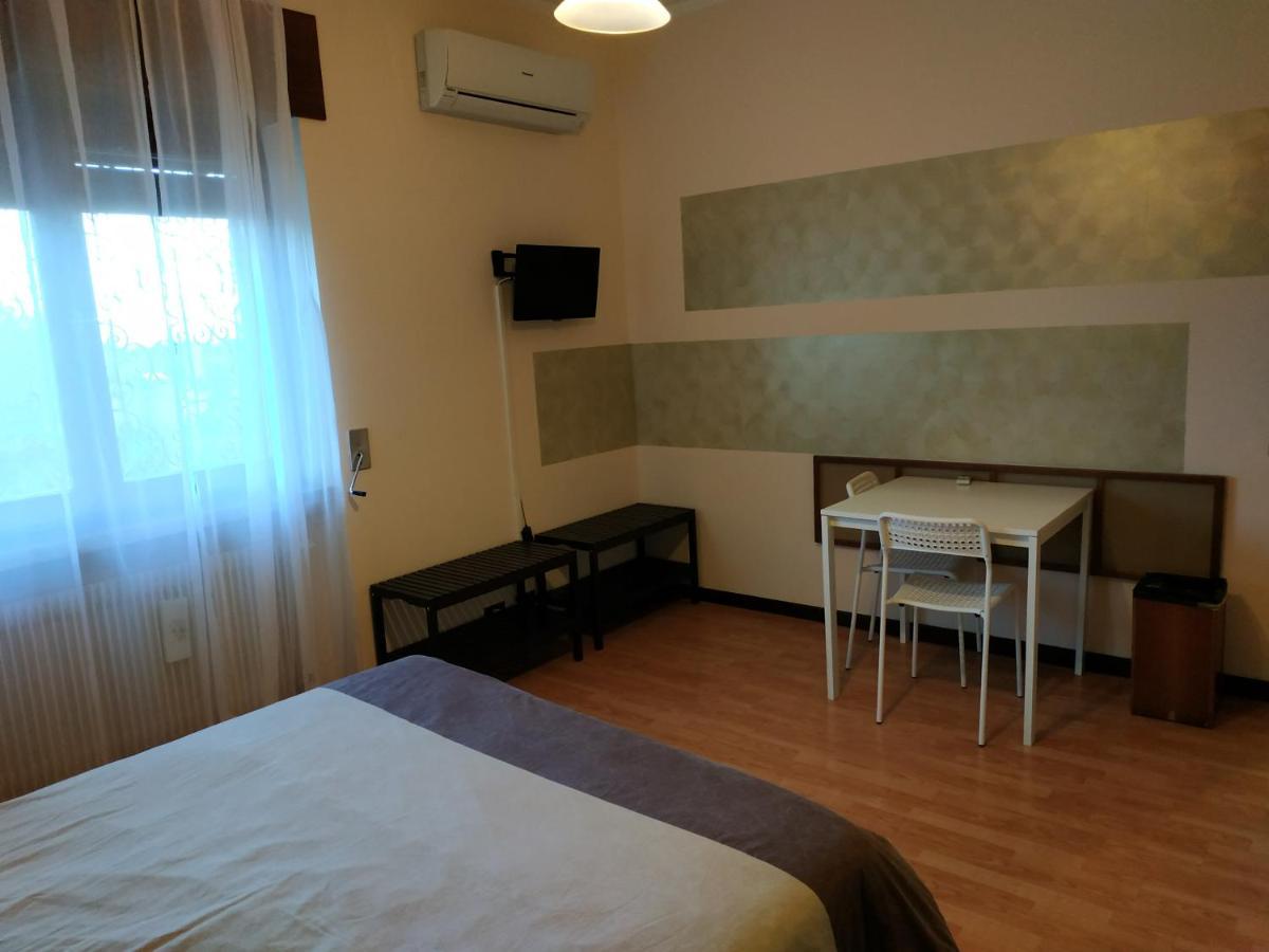 B&B Villa Filotea & Apartment Дезенцано-дель-Гарда Экстерьер фото