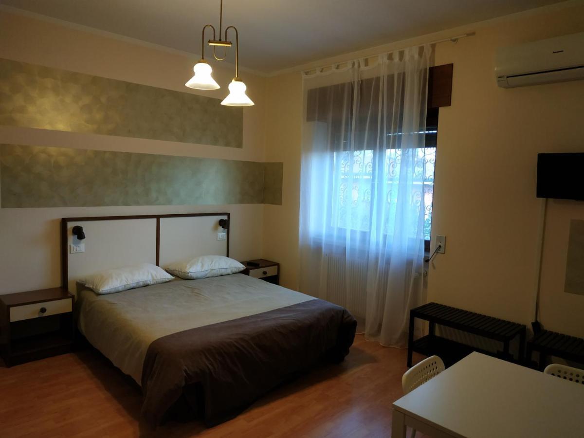 B&B Villa Filotea & Apartment Дезенцано-дель-Гарда Экстерьер фото