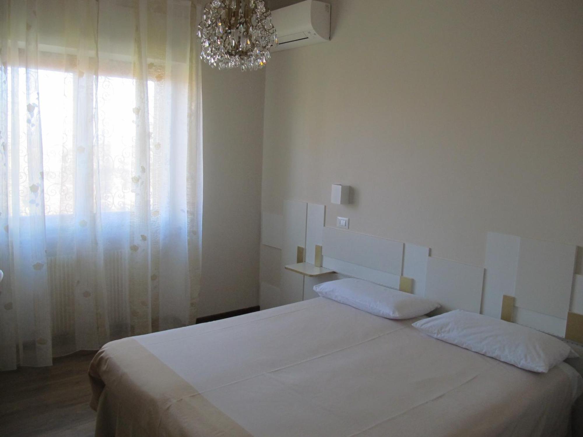 B&B Villa Filotea & Apartment Дезенцано-дель-Гарда Экстерьер фото