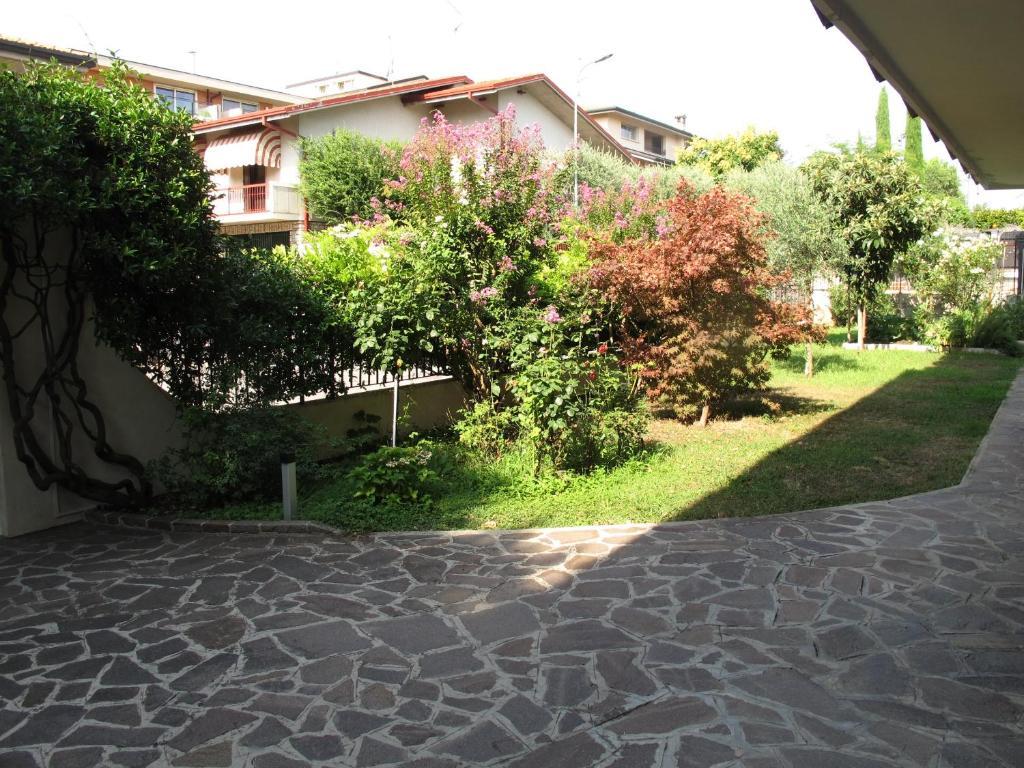 B&B Villa Filotea & Apartment Дезенцано-дель-Гарда Экстерьер фото