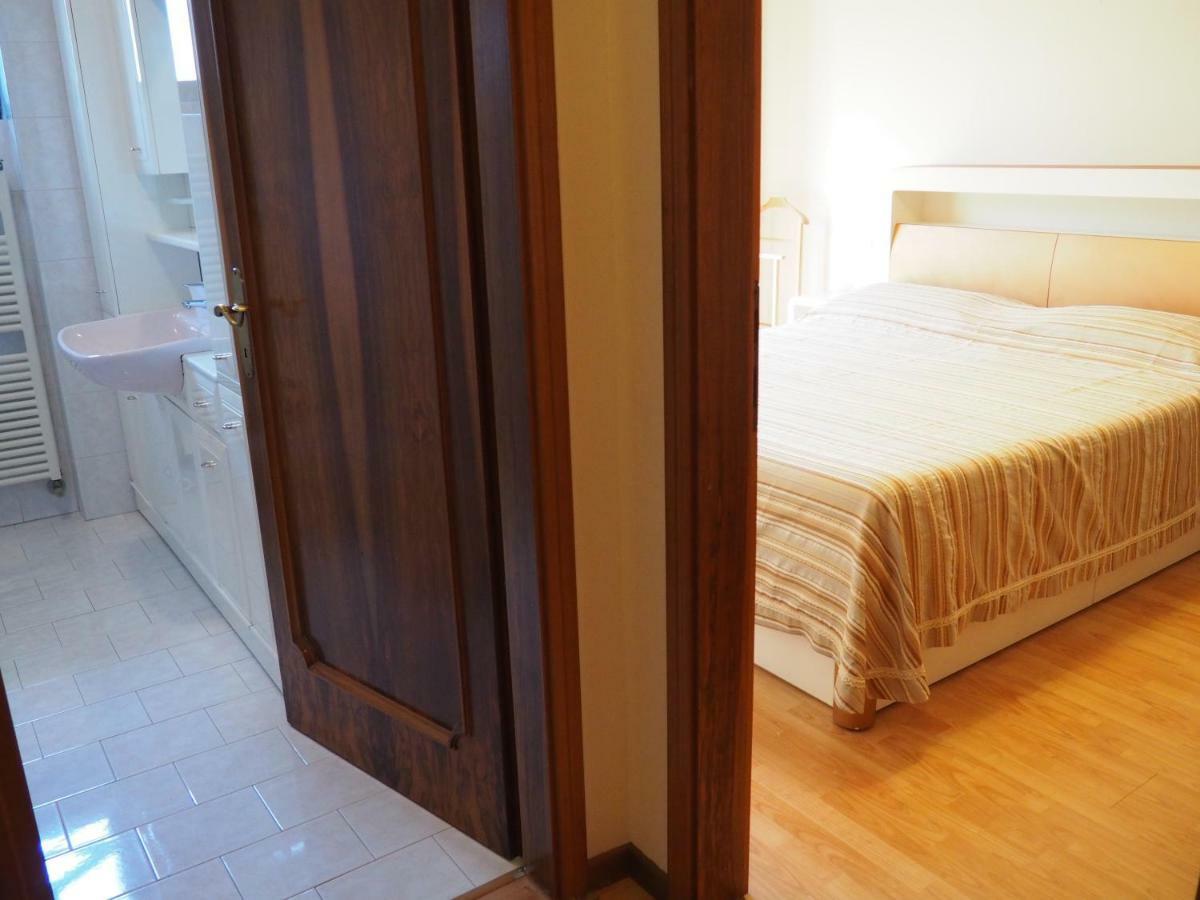 B&B Villa Filotea & Apartment Дезенцано-дель-Гарда Экстерьер фото